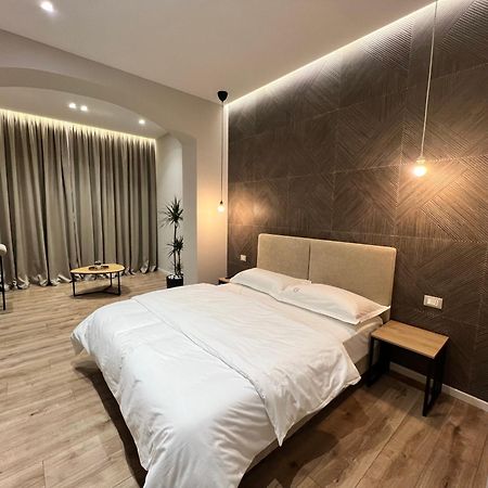 Enzo Rooms & Apartment Blloku Tirana Kültér fotó