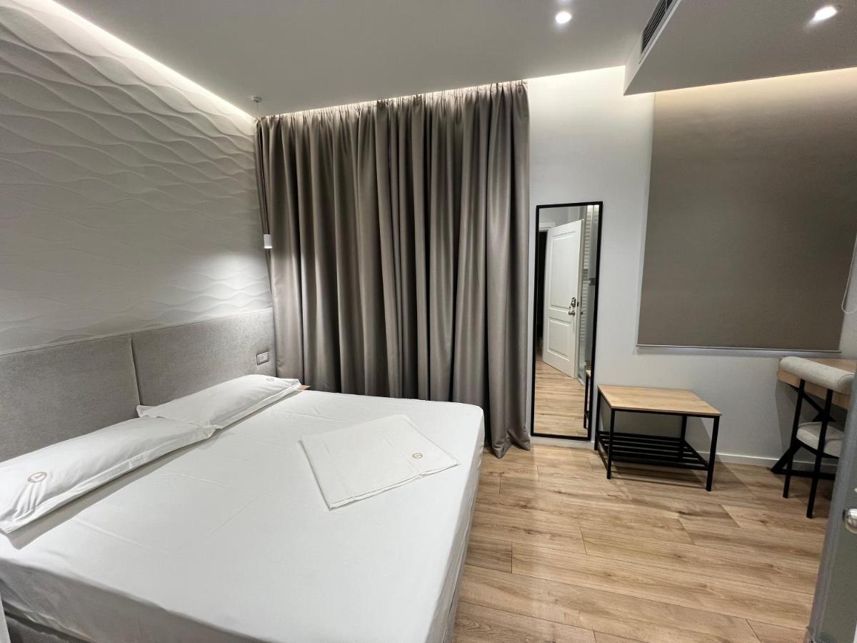 Enzo Rooms & Apartment Blloku Tirana Kültér fotó