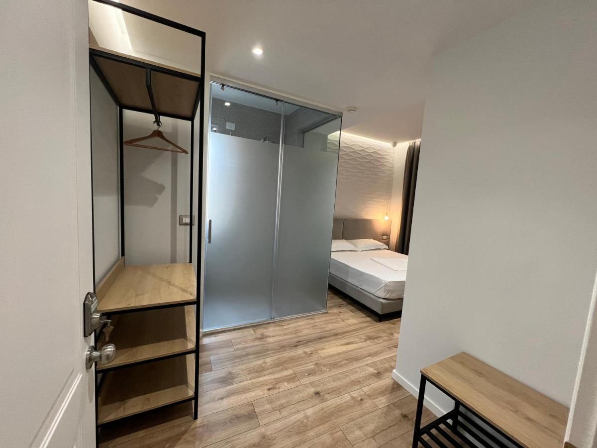 Enzo Rooms & Apartment Blloku Tirana Kültér fotó
