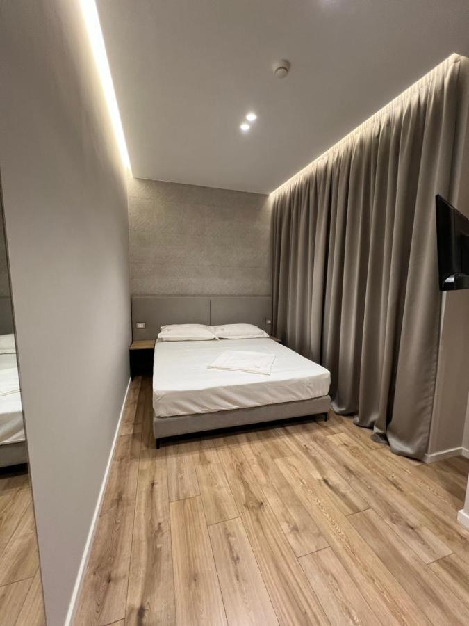 Enzo Rooms & Apartment Blloku Tirana Kültér fotó