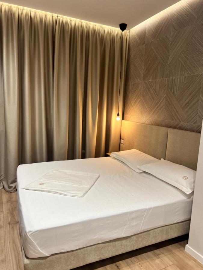 Enzo Rooms & Apartment Blloku Tirana Kültér fotó