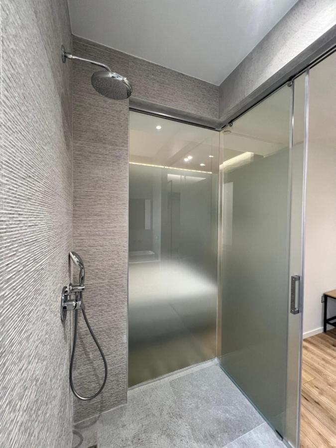 Enzo Rooms & Apartment Blloku Tirana Kültér fotó