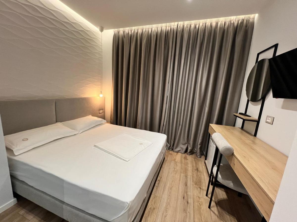 Enzo Rooms & Apartment Blloku Tirana Kültér fotó