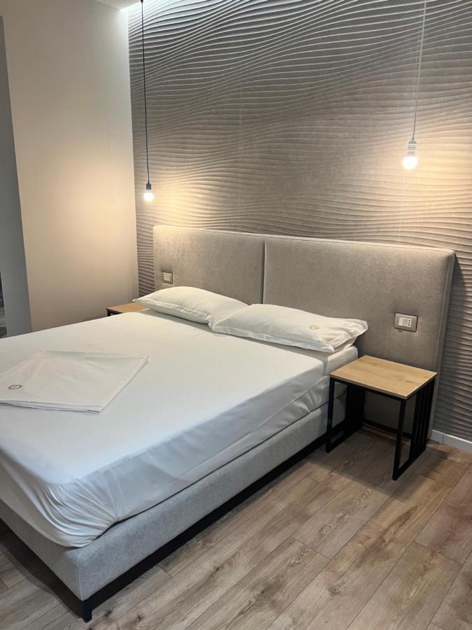Enzo Rooms & Apartment Blloku Tirana Kültér fotó