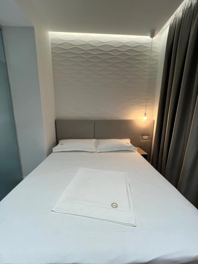 Enzo Rooms & Apartment Blloku Tirana Kültér fotó