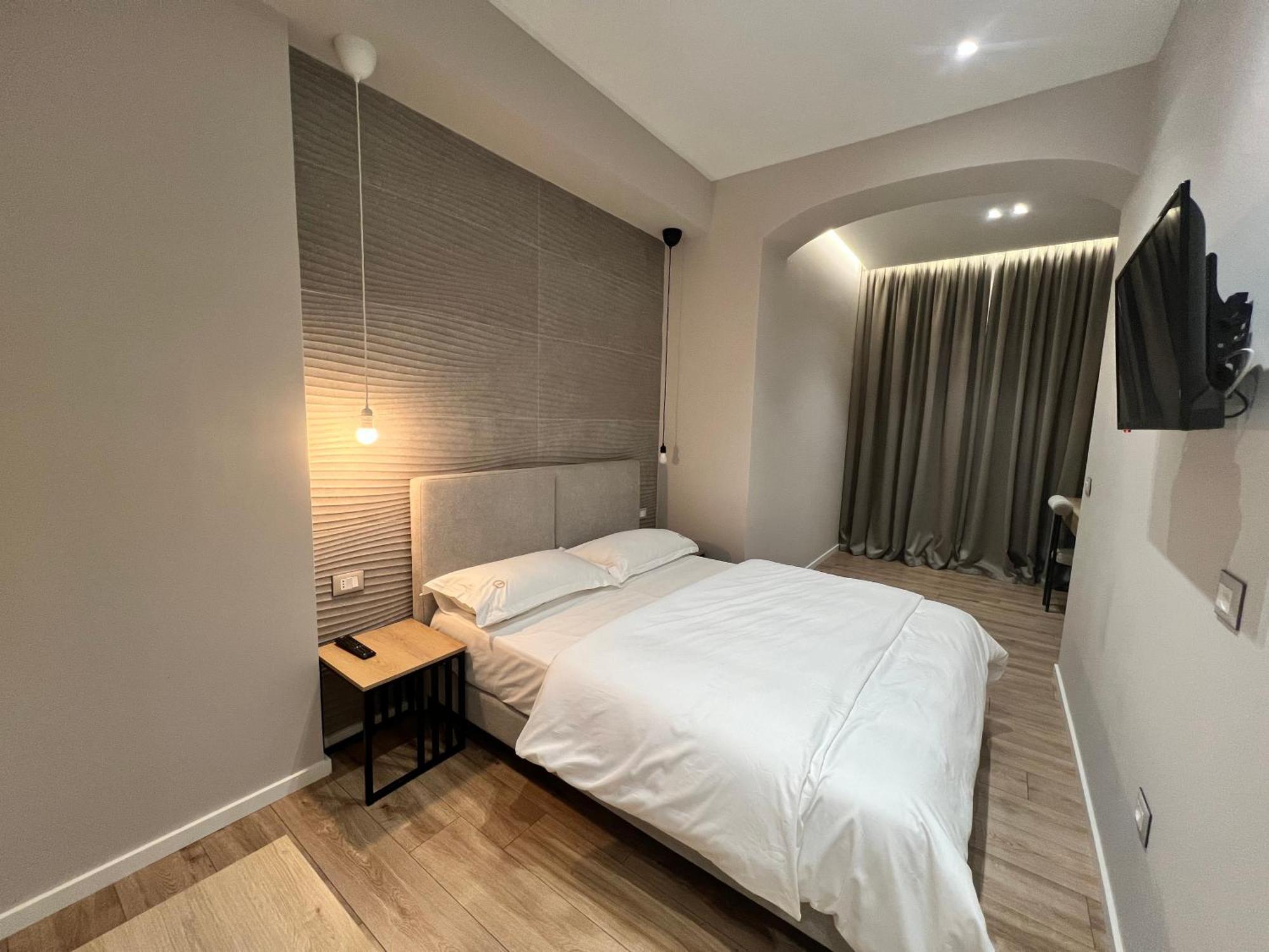 Enzo Rooms & Apartment Blloku Tirana Kültér fotó